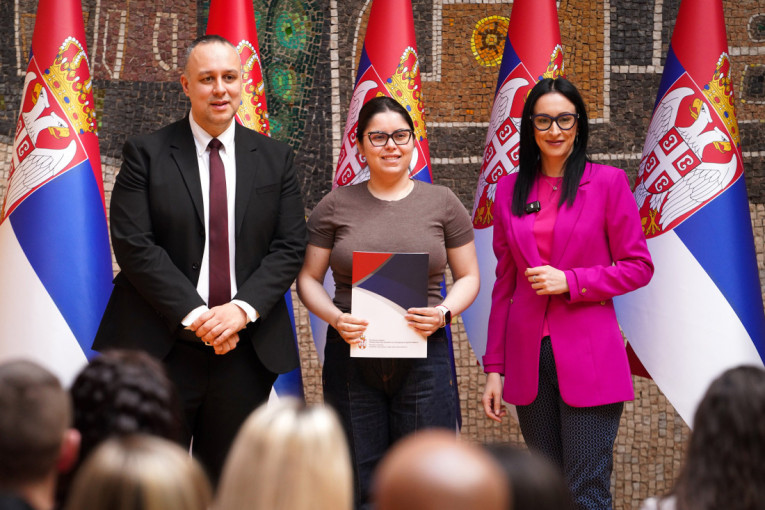 Država nastavlja sa podrškom: Još 59 majki dobilo sredstva za rešavanje stambenog pitanja! (FOTO/VIDEO)