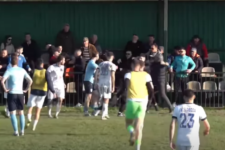 Skandal na meču Srpske lige: Huligani upali na teren - pretukli trenera i igrače! (VIDEO)