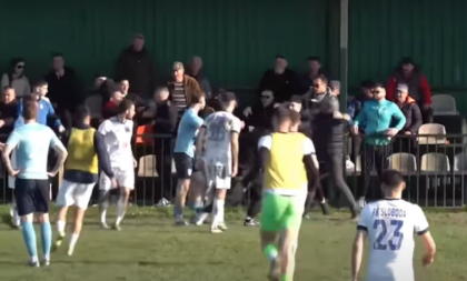 Skandal na meču Srpske lige: Huligani upali na teren - pretukli trenera i igrače! (VIDEO)