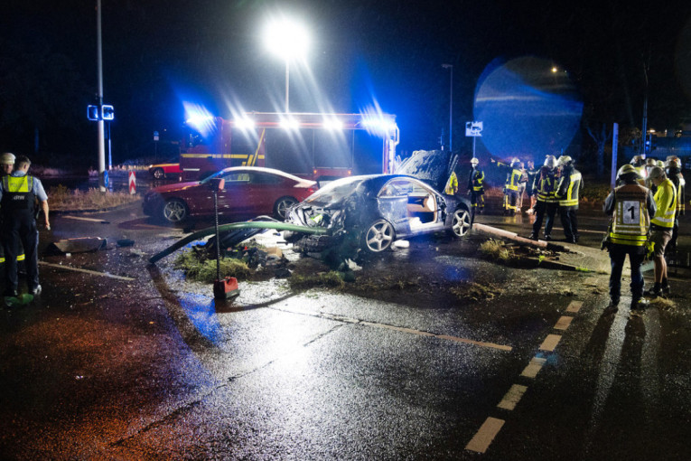 Novi detalji stravičnog udesa u Novom Sadu! Teško povređena dva mladića, na jednog pao semafor (FOTO)