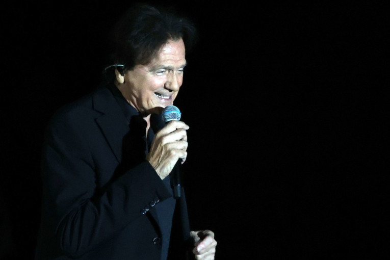 Bivša devojka Zdravka Čolića došla na njegov koncert! Kad je video glumicu, sišao sa bine da je poljubi! (VIDEO)