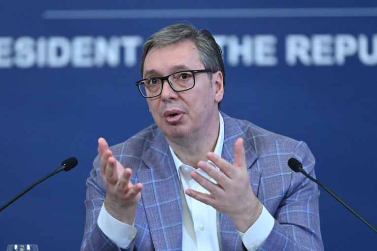 Pristojna Srbija se ne predaje: Uprkos nasilju koje i dalje sprovode grupice ekstremista građani zadržavaju smirenost (VIDEO)