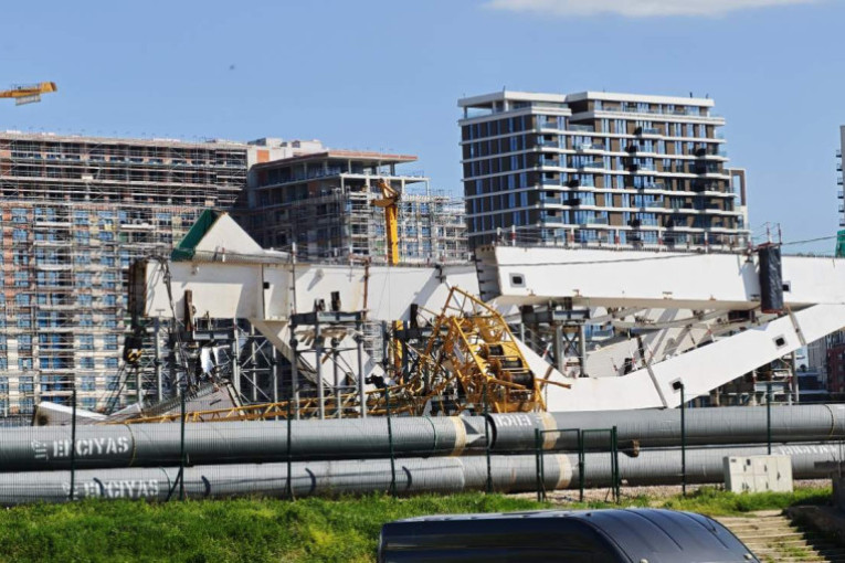 Znaju se detalji tragedije na izgradnji mosta: Ovaj radnik je poginuo u padu krana (VIDEO)