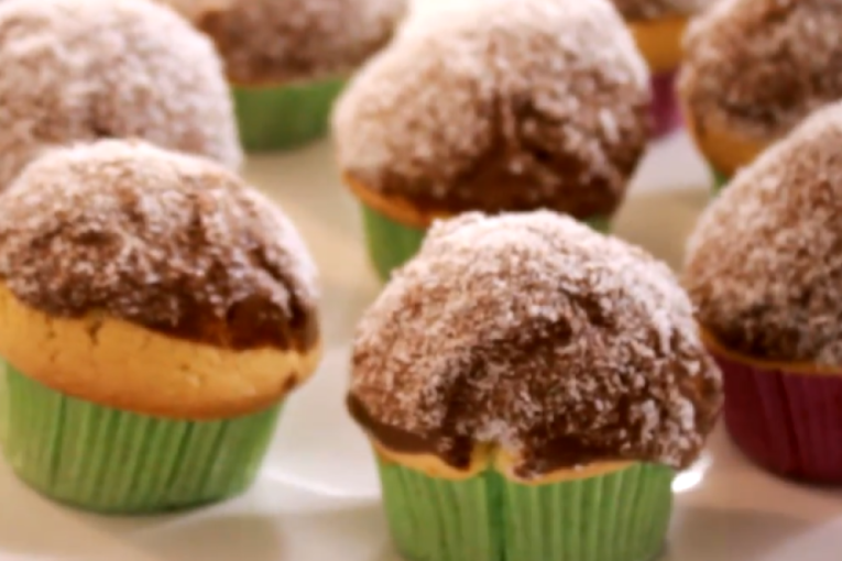 Recept dana: Mafini sa kokosom i bogatom čokoladnom glazurom su raj za sladokusce