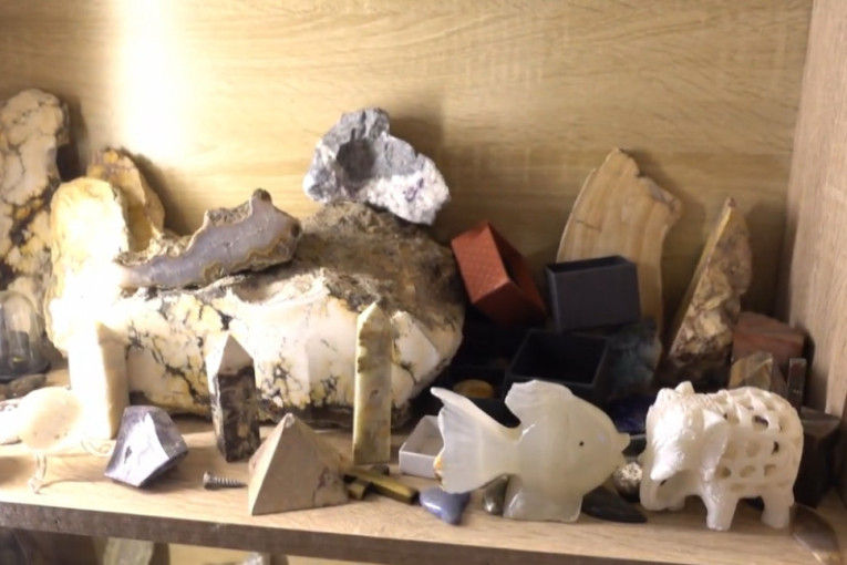 Skriveni dragulj srpske ravnice: Otkrijte poludrago kamenje i njegova čuda sa neverovatne iskopine! (FOTO)