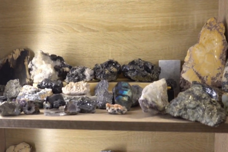 Skriveni dragulj srpske ravnice: Otkrijte poludrago kamenje i njegova čuda sa neverovatne iskopine! (FOTO)