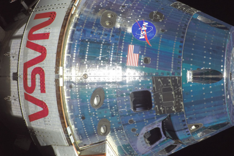 Jedna mrvica pravi problem u svemiru! Ovako astronauti sprečavaju da hrana “poludi” u bestežinskom stanju (VIDEO)