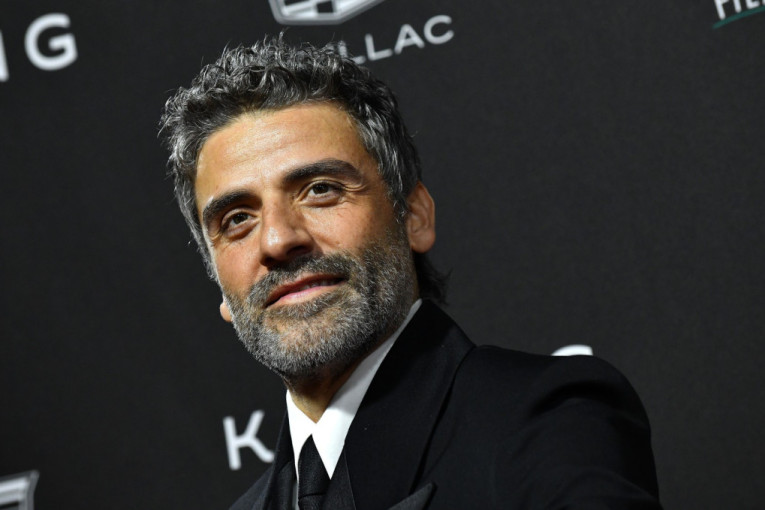 Agonija Oskara Ajzaka: Zarobljen u kostimu teškom 18 kilograma koji su satima strugali sa njega (FOTO/VIDEO)