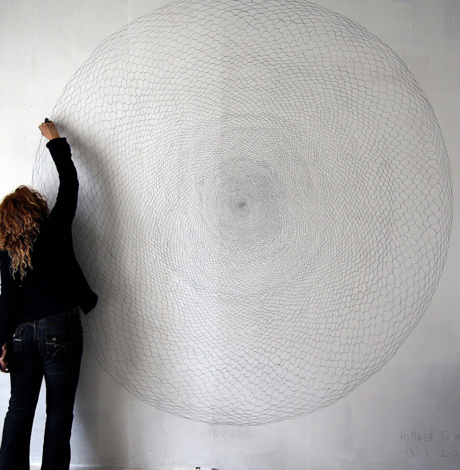 Izložba "Metod u ludilu" Vesne Perunović: Filigranska enigma ženskog ručnog rada (FOTO)