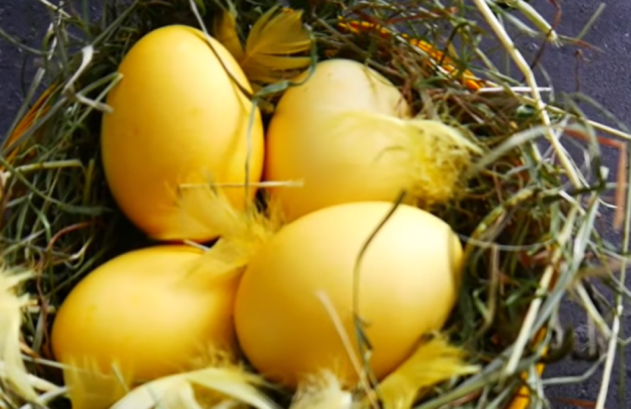 Ne bacajte šerpe posle farbanja jaja! Ovaj trik će učiniti da budu kao nove!