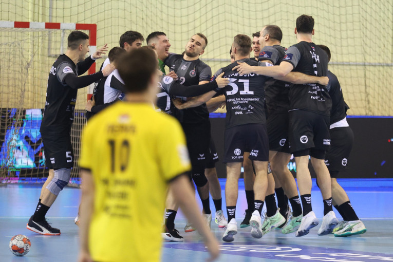 Partizan predstavio Španca: Posle "Zdravo Grobari" na srpskom, začula se i navijačka pesma (VIDEO)