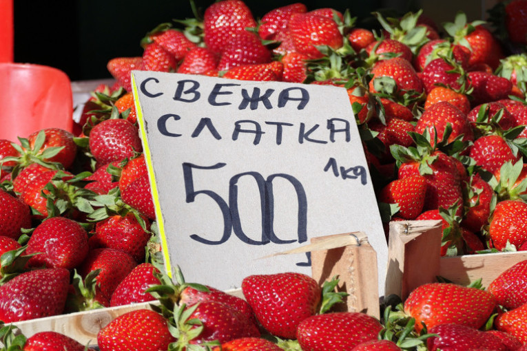 Stigle prve jagode na pijace: Cena će vas prijatno iznenaditi! (FOTO)