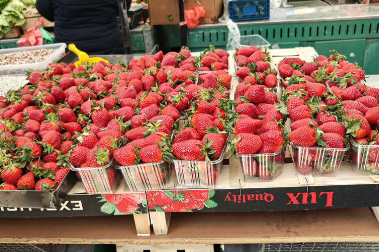 Stigle prve jagode na pijace: Cena će vas iznendaiti! (FOTO)