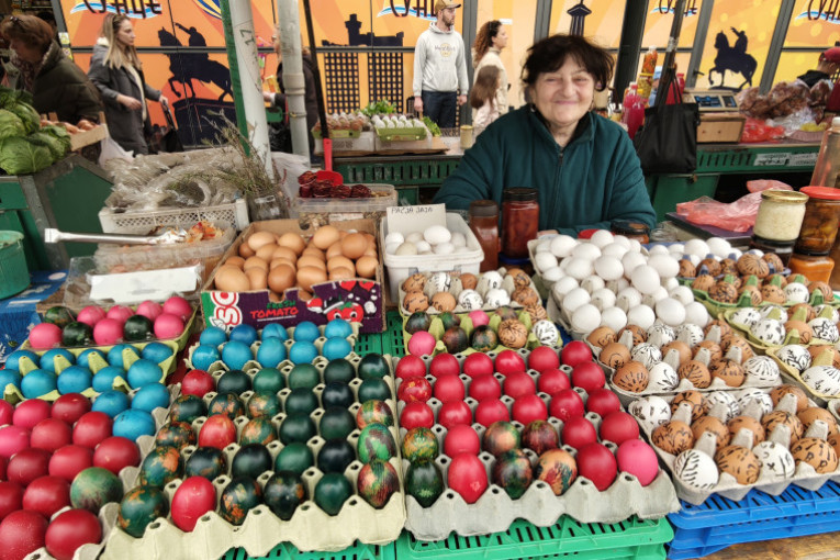 Zgrozila internet pred Uskrs: Farba jaja u WC šolji, ljudi u šoku zbog prljavog trika! (VIDEO)