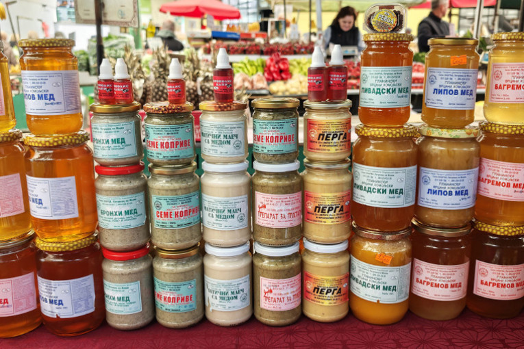 Cene na pijacama pred Uskrs: Evo šta kažu prodavci, i kako odgovaraju mušterije (FOTO/VIDEO)