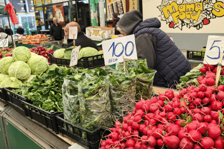 Cene na pijacama pred Uskrs: Evo šta kažu prodavci, i kako odgovaraju mušterije (FOTO/VIDEO)