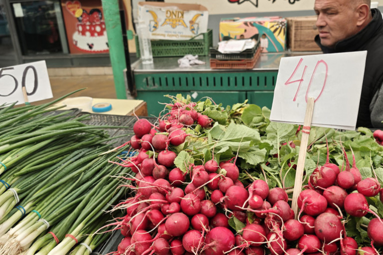 Cene na pijacama pred Uskrs: Evo šta kažu prodavci, i kako odgovaraju mušterije (FOTO/VIDEO)