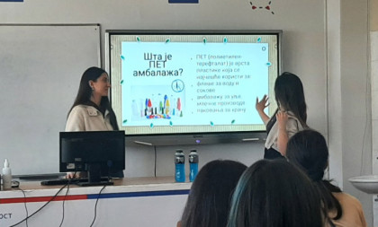 "Korak za budućnost" - "Gradska čistoća" kompostira sa srednjoškolcima u Sedmoj beogradskoj gimnaziji