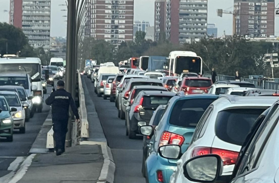 Drama u Beogradu: Maskirani razbojnici upali u poštu, radnici pozlilo