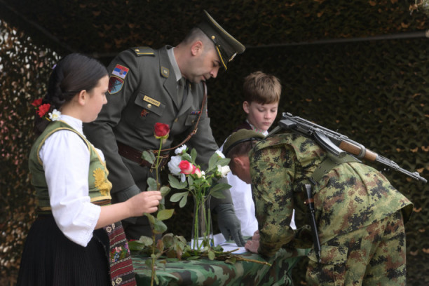 Kandidati za podoficire Vojske Srbije položili zakletvu (FOTO/VIDEO)