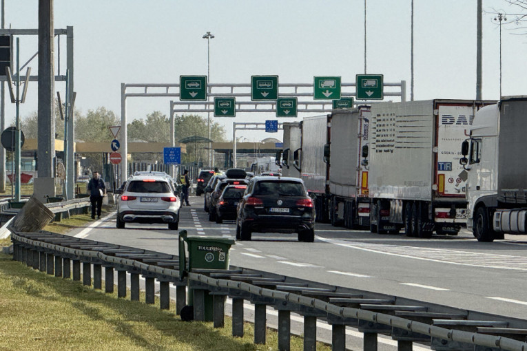 Zastoj bez kraja: Kamioni na Horgošu čekaju i do četiri sata