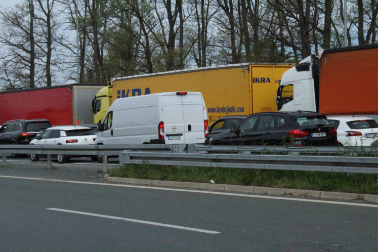 Stanje na granicama na Veliki petak: Kolaps na Batrovcima, počela primena EES sistema (FOTO/VIDEO)