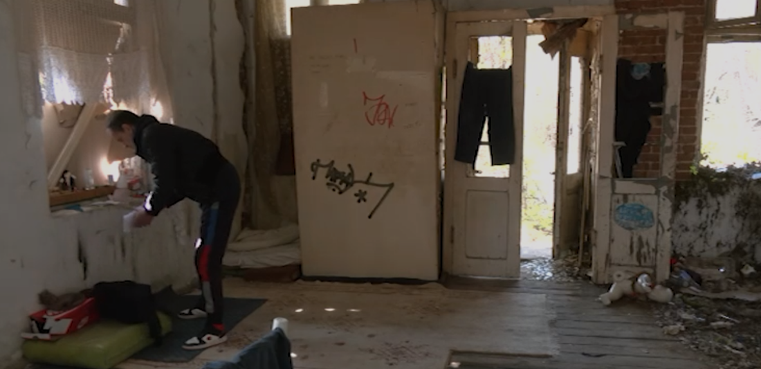 Bez doma, hrane, u bolovima: Goran iz Leskovca Vaskrs dočekuje sam u napuštenoj fabrici (FOTO)