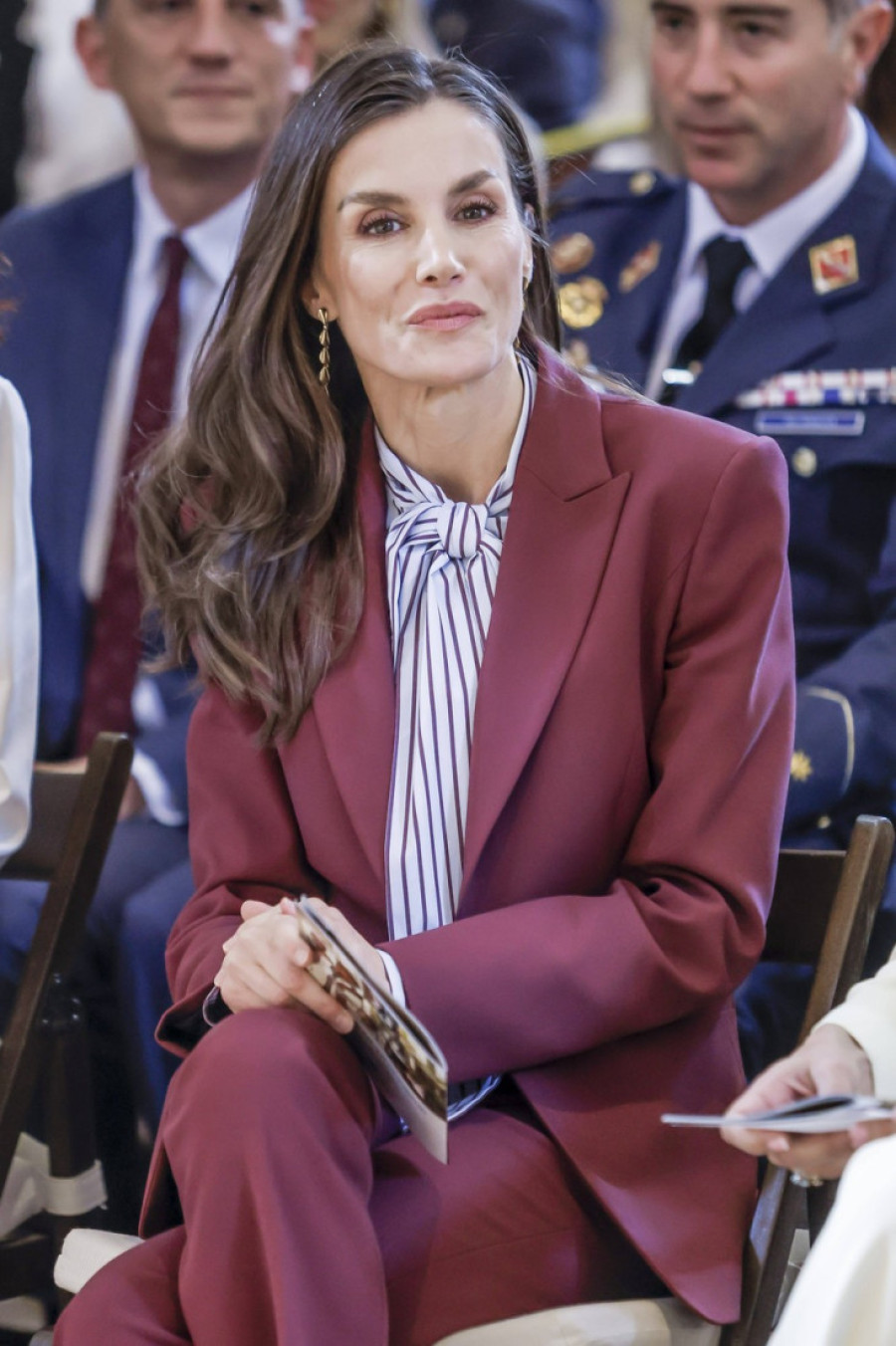 Modna reciklaža kraljice Letisije: Nošeno odelo uz dobar trik izgleda kao luksuzni komad (FOTO)