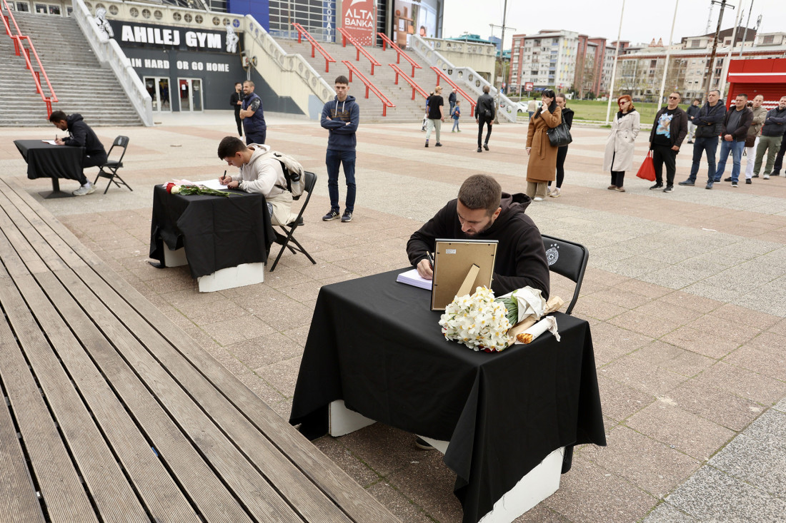 Otvorena još jedna knjiga žalosti za Vujoševića! Partizanov meč sa Žalgirisom imaće tužnu uvertiru (FOTO/VIDEO)