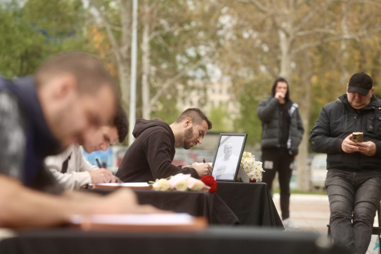 Otvorena još jedna knjiga žalosti za Vujoševića! Partizanov meč sa Žalgirisom imaće tužnu uvertiru (FOTO/VIDEO)