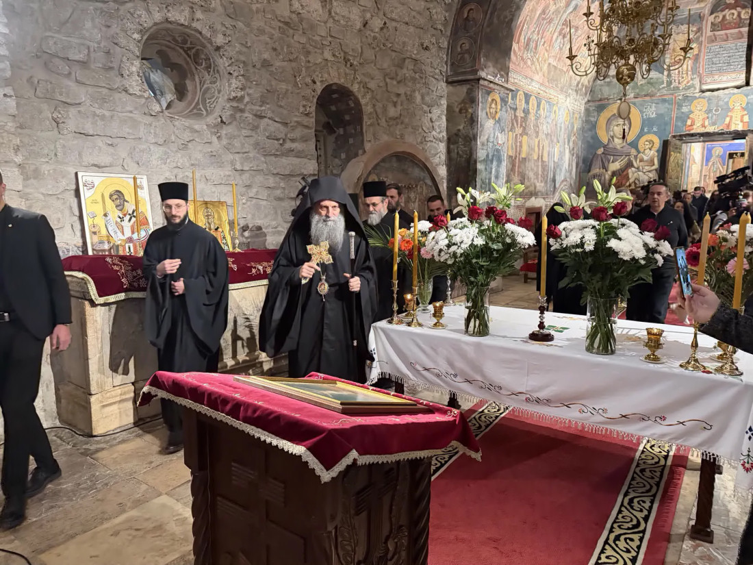 Patrijarh sa vernicima na KiM: Služba sa narodom u Pećkoj Patrijaršiji (FOTO/VIDEO)