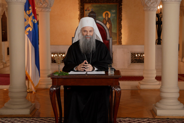 Veliki petak u Hramu Svetog Save: Izneta plaštanica, vernici ujedinjeni u molitvi