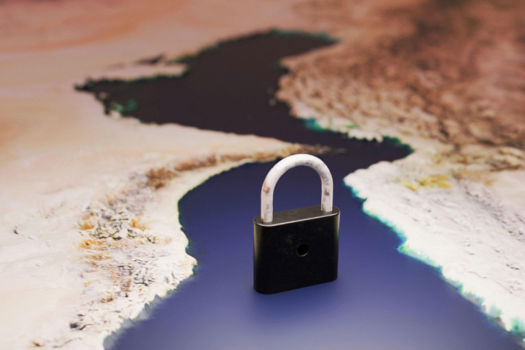 Rizična avantura: Muškarac poneo cigarete i 15.000 dolara, otišao u Ormuski moreuz, pa otkrio šta se tamo zapravo dešava