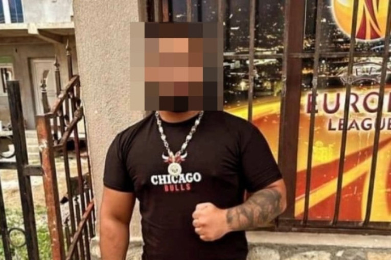 "Opel" prepolovio betonsku banderu! Poginula tinejdžerka, troje povređeno