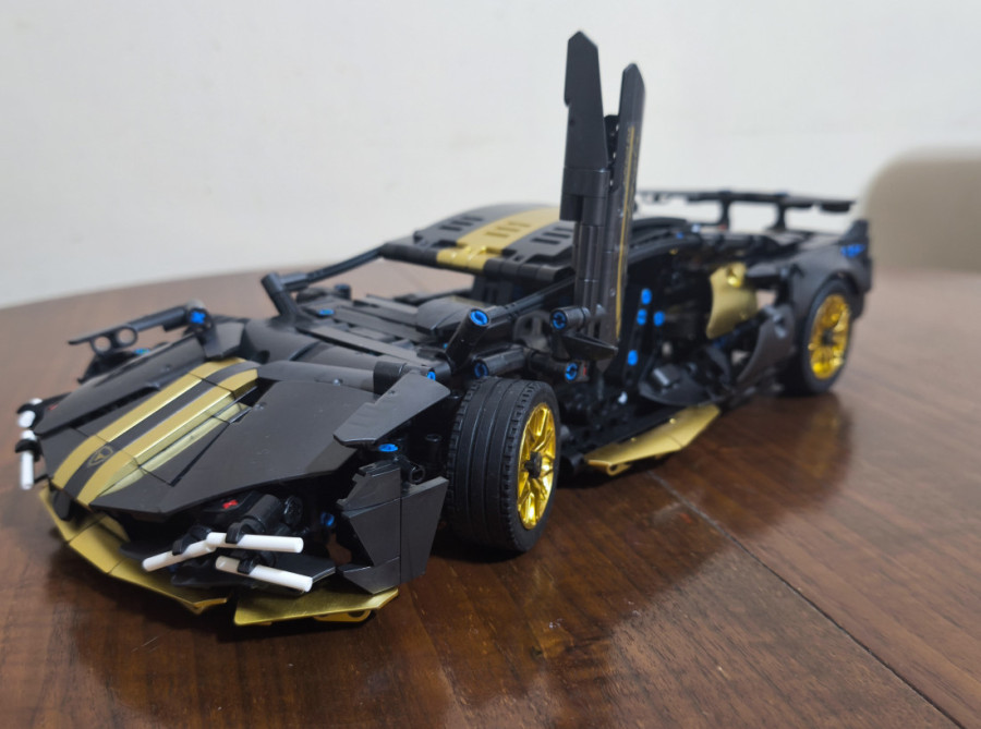 Kakva "zver" od 1.000 delova: Mihajlo je IT stručnjak ali i neverovatan maketar - sada napravio futuristički Lambordžini koji oduzima dah