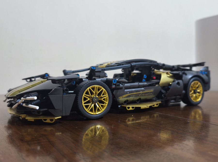 Kakva "zver" od 1.000 delova: Mihajlo je IT stručnjak ali i neverovatan maketar - sada napravio futuristički Lambordžini koji oduzima dah