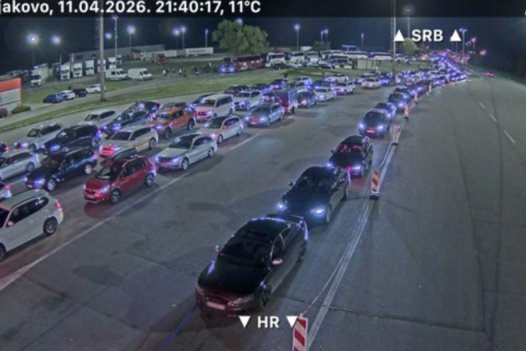 I dalje haos na granici sa Hrvatskom! Juče držali decu 10 sati, i sada kolone nepregledne! (FOTO)