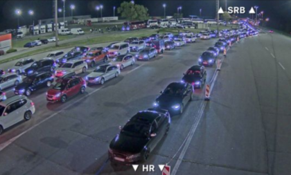 I dalje haos na granici sa Hrvatskom! Juče držali decu 10 sati, i sada kolone nepregledne! (FOTO)