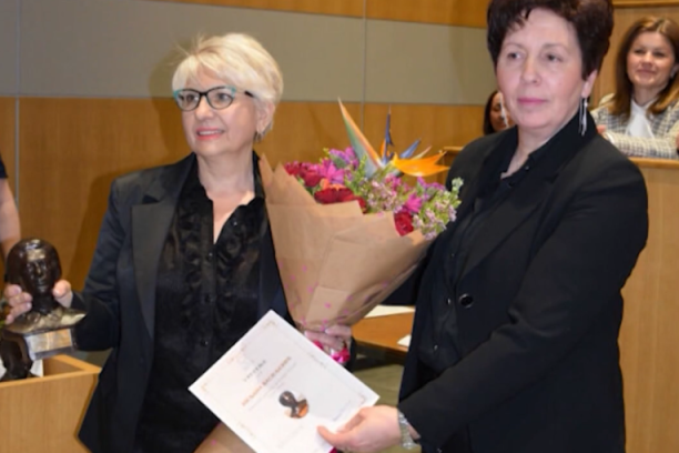 Babica na čijim je rukama rođen jedan grad: Bilja pomogla da na svet dođe čak 90.000 beba