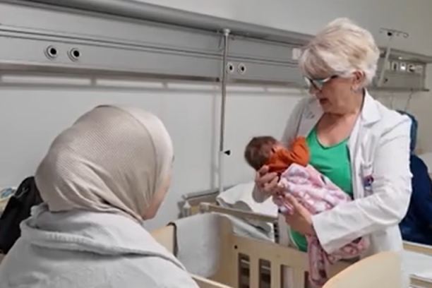 Babica na čijim je rukama rođen jedan grad: Bilja pomogla da na svet dođe čak 90.000 beba