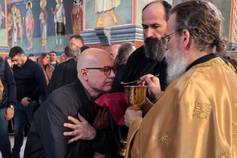 Hristos vaskrse iz mrtvih! Miloš Vučević se oglasio nakon jutarnje liturgije i uputio tradicionalnu vaskršnju čestitku vernicima