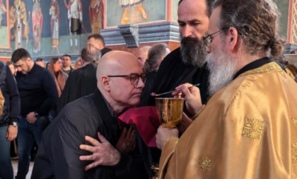 Hristos vaskrse iz mrtvih! Miloš Vučević se oglasio nakon jutarnje liturgije i uputio tradicionalnu vaskršnju čestitku vernicima