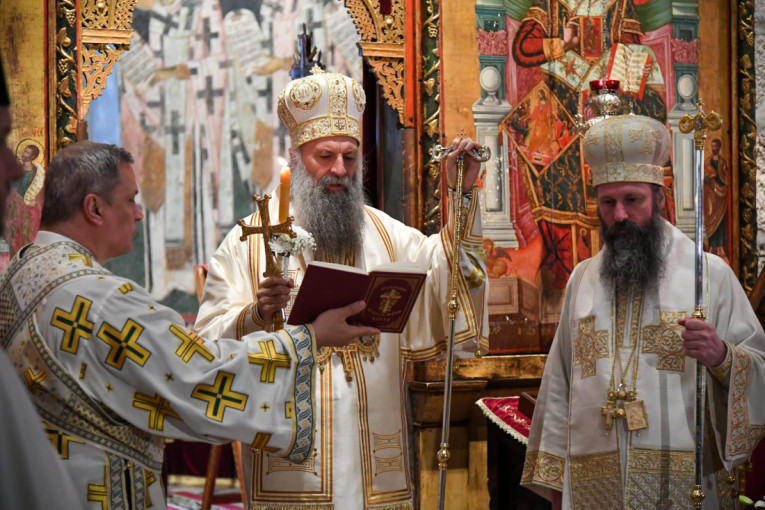 Patrijarh Porfirije sa narodom na KiM: Vaskršnja poruka vere i nade iz Pećke patrijaršije