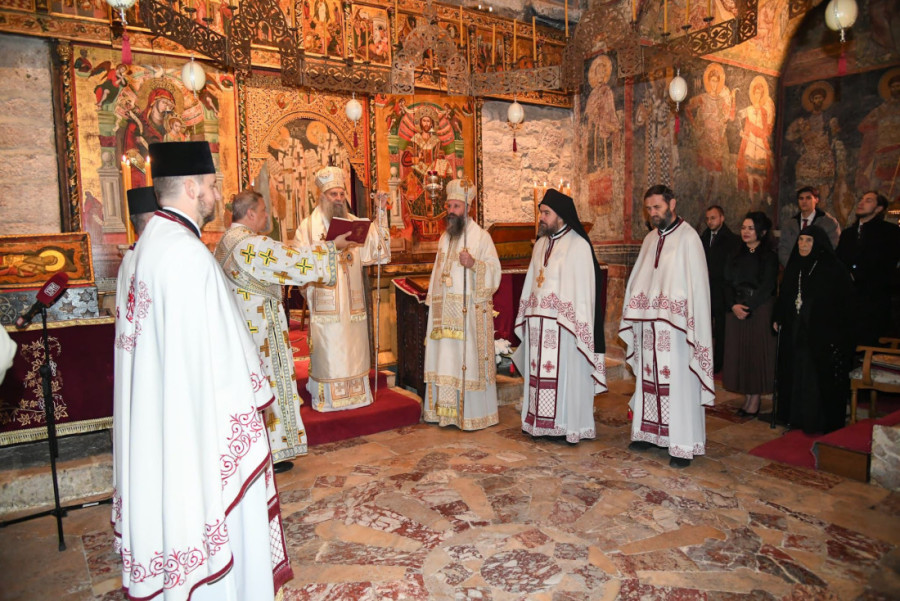 Patrijarh Porfirije sa narodom na KiM: Vaskršnja poruka vere i nade iz Pećke patrijaršije