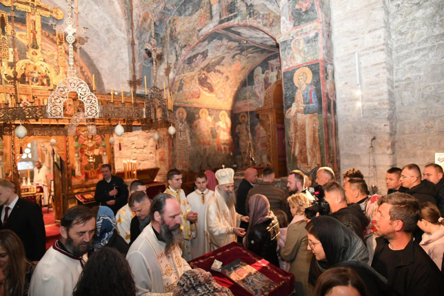 Patrijarh Porfirije sa narodom na KiM: Vaskršnja poruka vere i nade iz Pećke patrijaršije