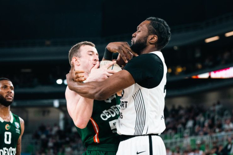 Cedevita Olimpija - Partizan: Domaćin krenuo silovito, crno-beli se vratili (FOTO)