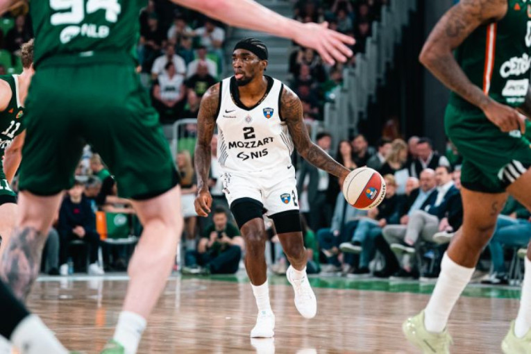 Cedevita Olimpija - Partizan: Crno-beli vode u poslednjoj deonici (FOTO)