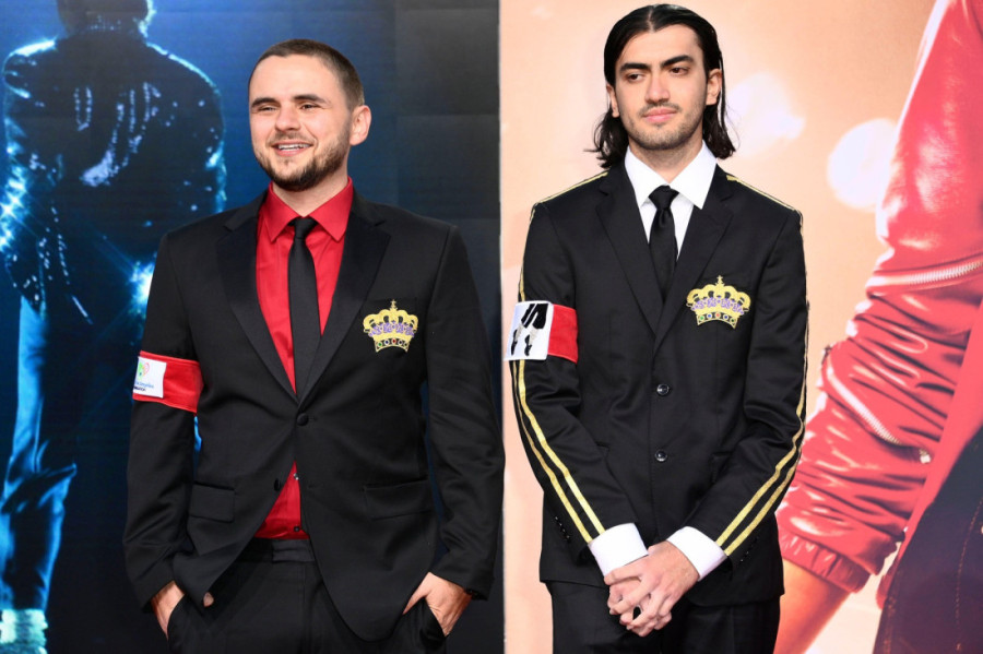 Sinovi Majkla Džeksona na premijeri filma o svom ocu ovim detaljima privukli veliku pažnju: Njihova sestra ignoriše sve (FOTO/VIDEO)