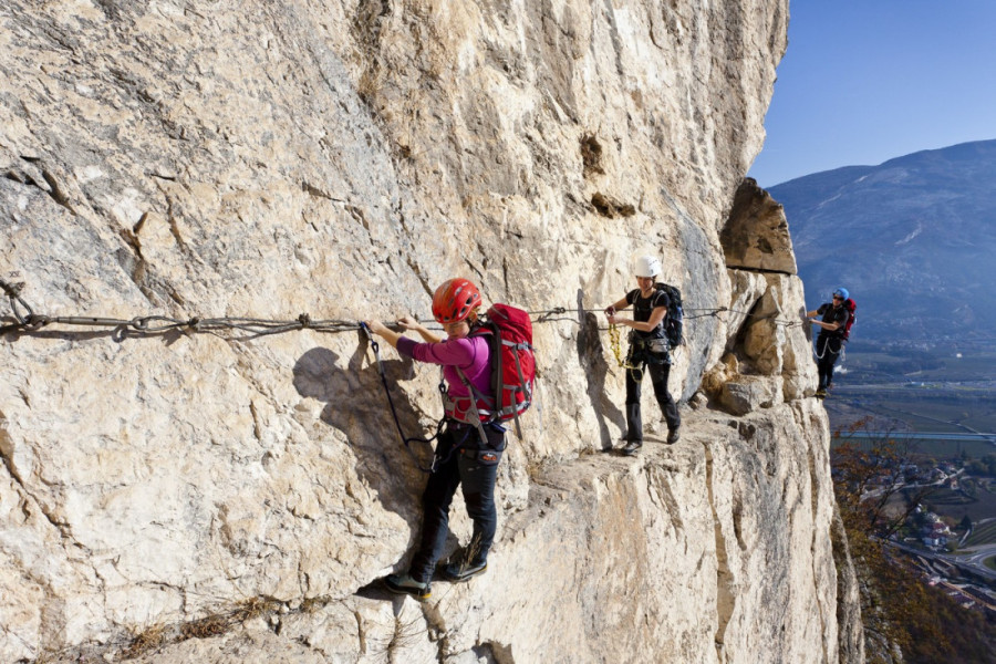 Adrenalinska šetnja zbog koje ljudi satima čekaju u redu: Najopasnija staza je pravi test izdržljivosti i za iskusne planinare (FOTO)