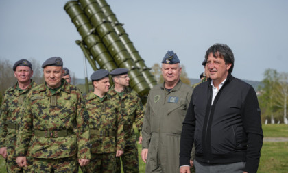 Dok građani slave, oni dežuraju: Ministar obišao 250. raketnu brigadu (FOTO/VIDEO)